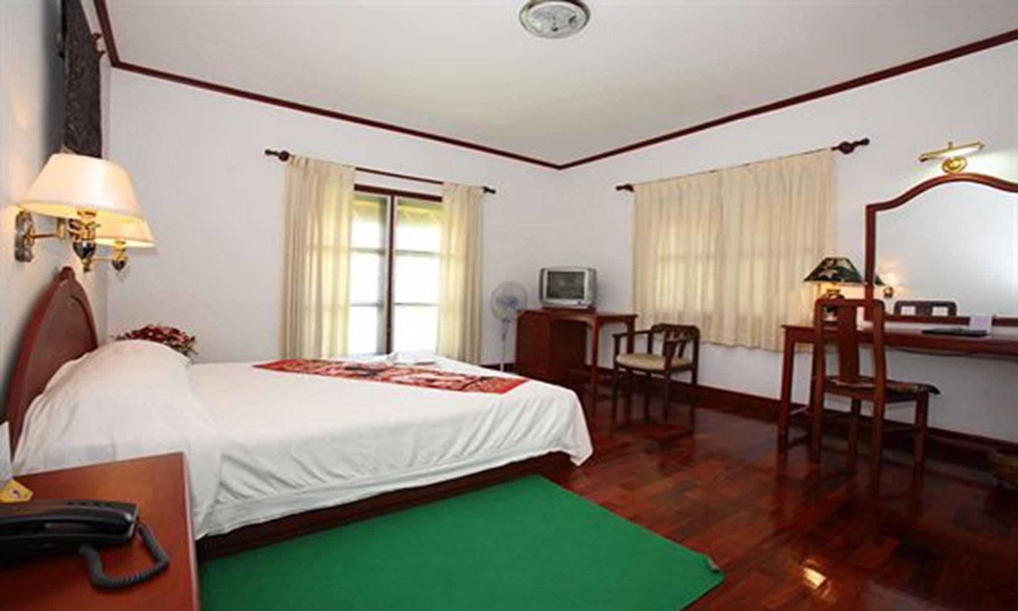 Vansana Plain Of Jars Hotel Muang Phônsavan Extérieur photo