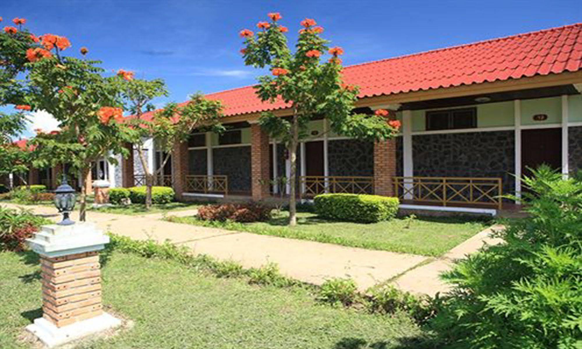 Vansana Plain Of Jars Hotel Muang Phônsavan Extérieur photo