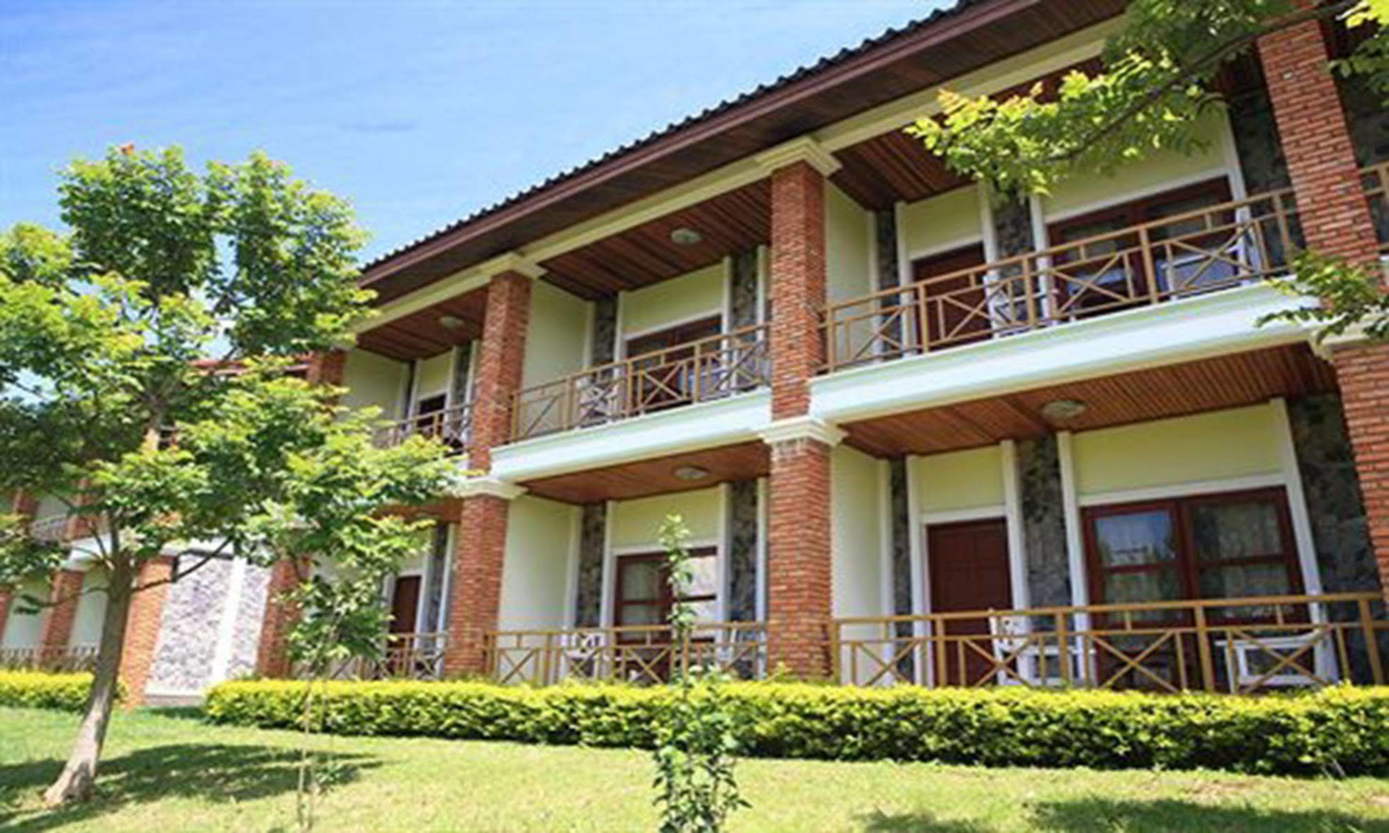 Vansana Plain Of Jars Hotel Muang Phônsavan Extérieur photo