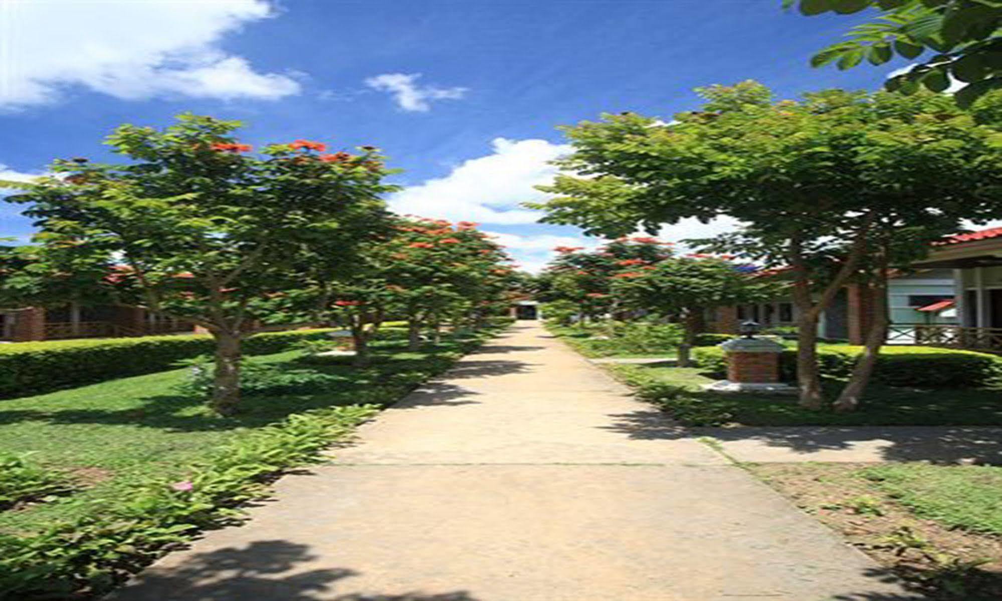 Vansana Plain Of Jars Hotel Muang Phônsavan Extérieur photo